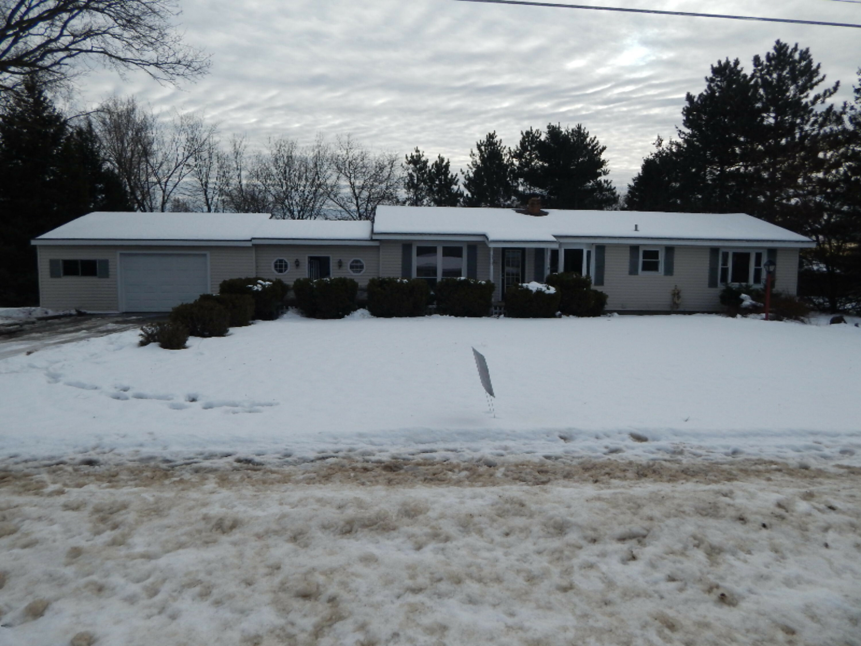 Property Photo:  662 Quarterline  MI 49337 