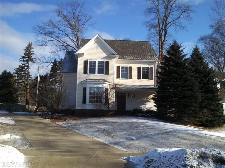 Property Photo:  2653 Oakwood Drive SE  MI 49506 