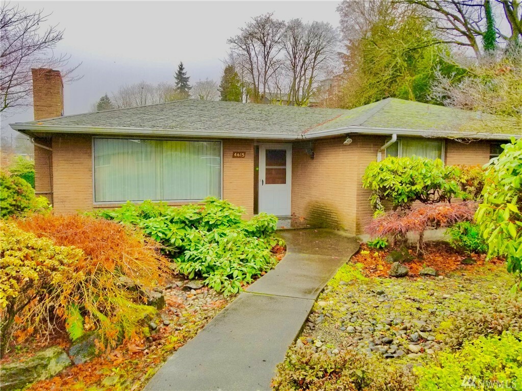 Property Photo:  4615 S Ferdinand St  WA 98118 