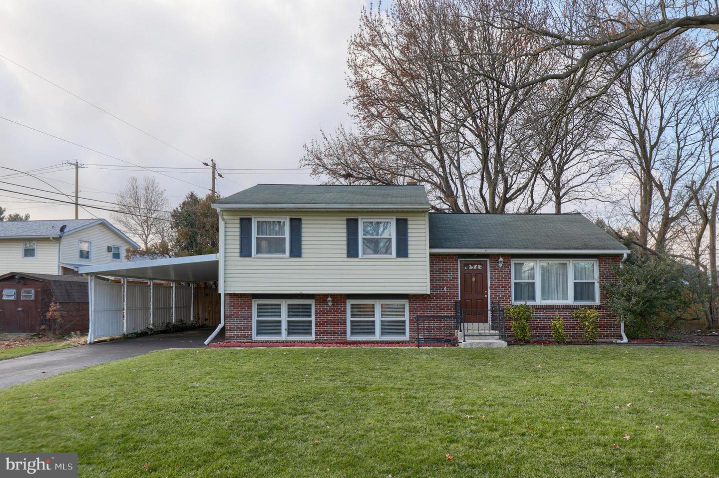 Property Photo: 711 Hansom Drive PA 17603