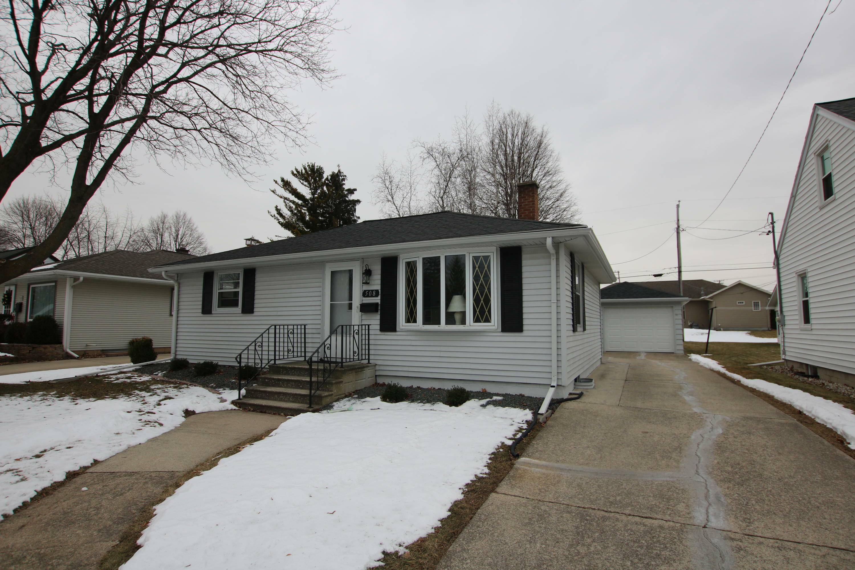 Property Photo:  508 E 10th St  WI 54935 