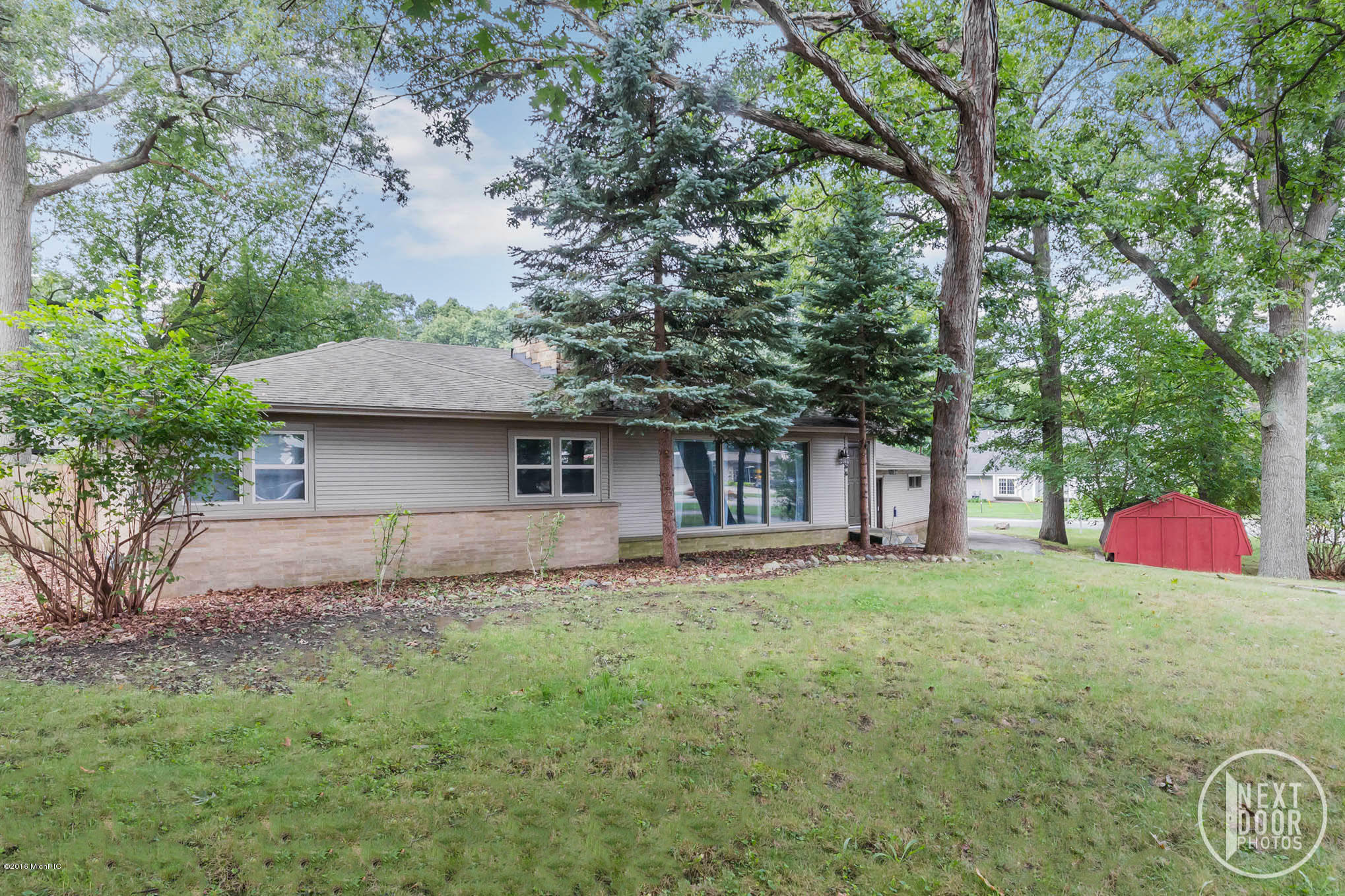 Property Photo: 668 Pinecrest Street MI 49424