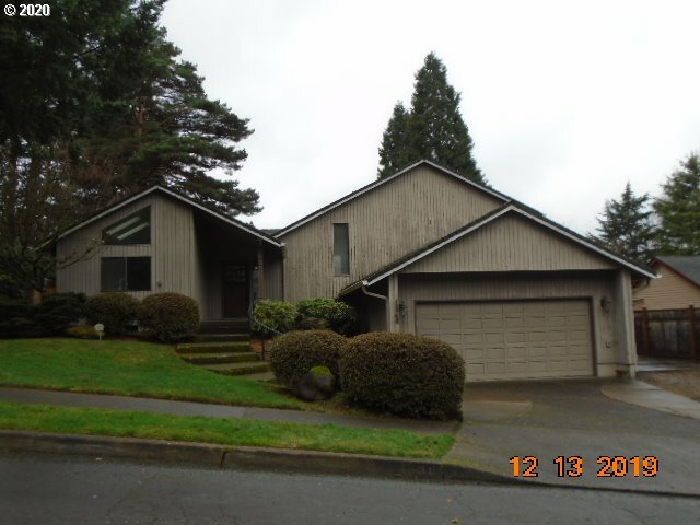 Property Photo: 1340 SW 19th Dr OR 97080