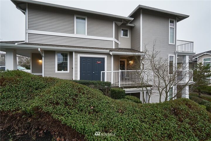 Property Photo:  1131  63rd Street SE G  WA 98092 