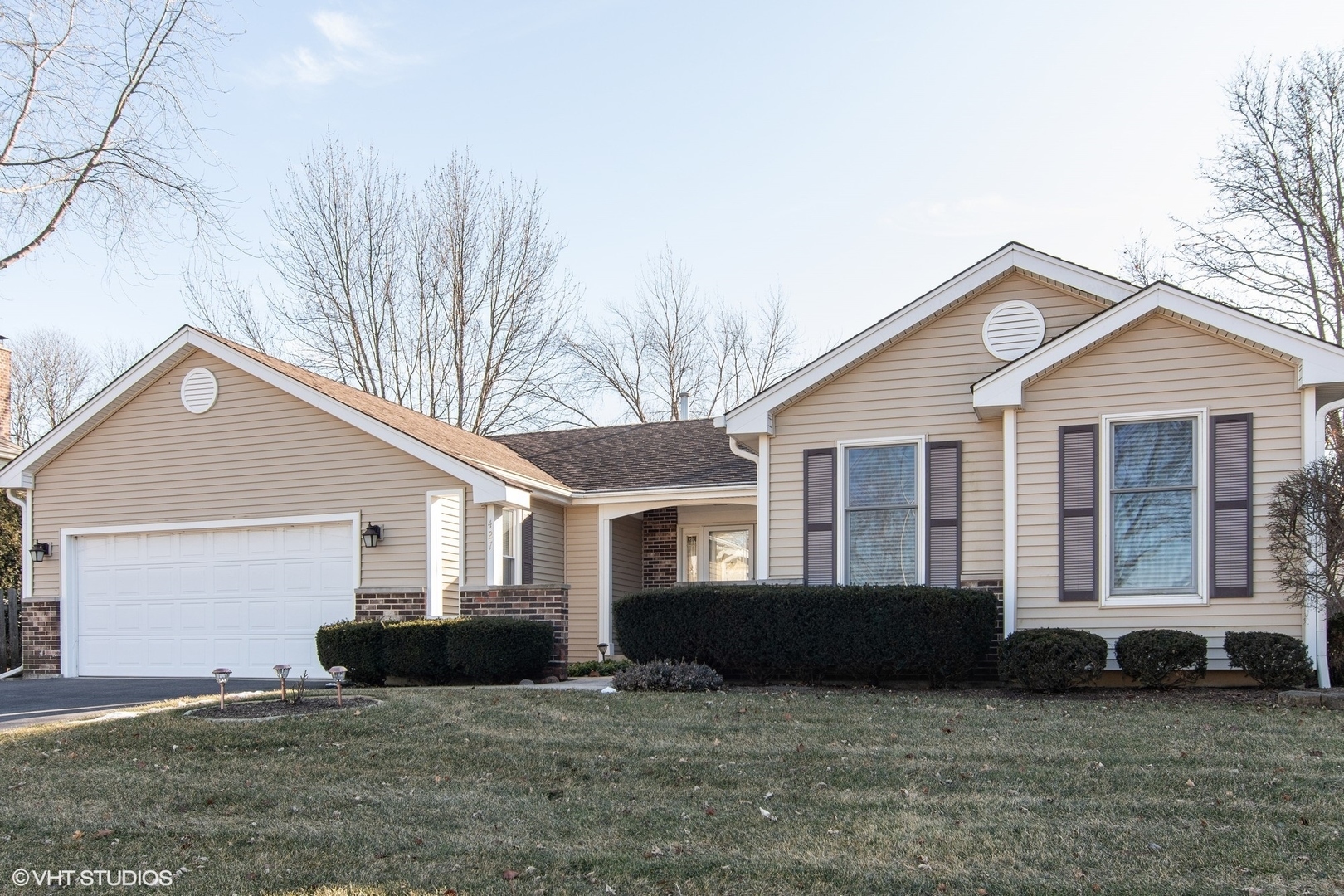 Property Photo:  427 Kenilworth Drive  IL 60193 