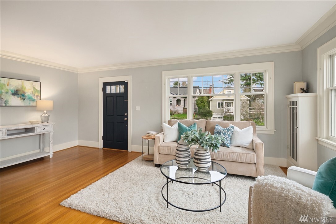 Property Photo:  4711  35th Avenue NE  WA 98105 