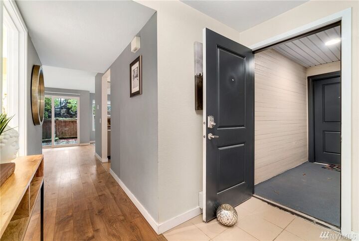 Property Photo:  1311  12th Avenue S D-102  WA 98144 