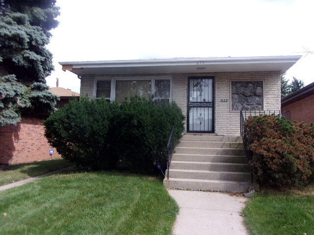 Property Photo:  633 Yates Avenue  IL 60409 