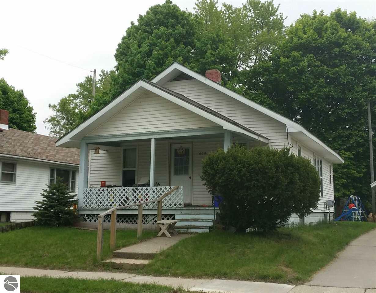 Property Photo:  606 Richmond Street  MI 48801 