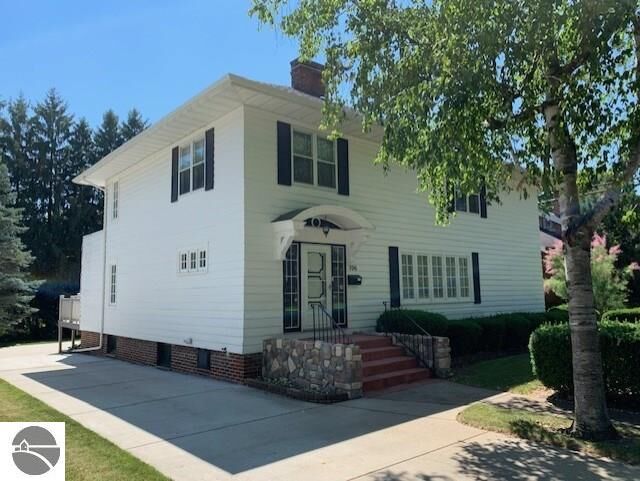 Property Photo: 706 N State Street MI 48801