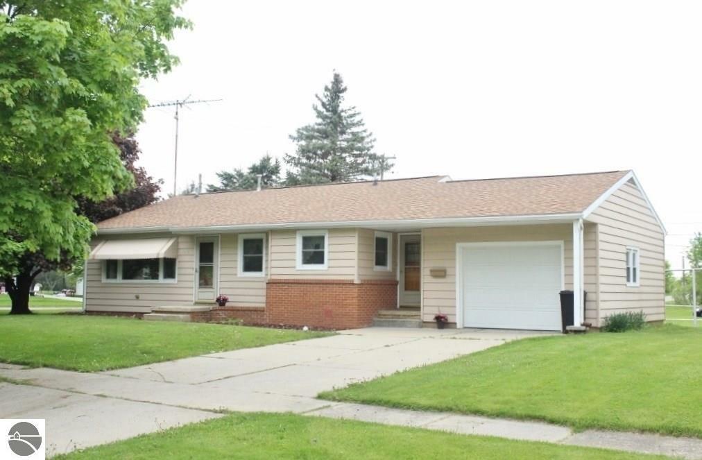 Property Photo:  1016 Iowa Street  MI 48801 