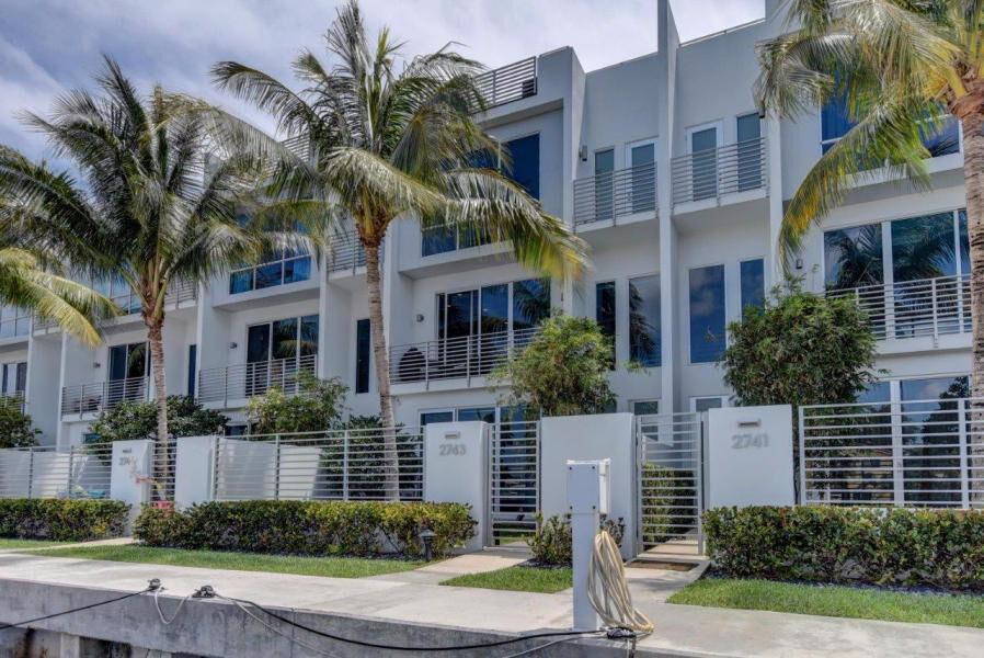 Property Photo: 2743 NE 1st Street FL 33062