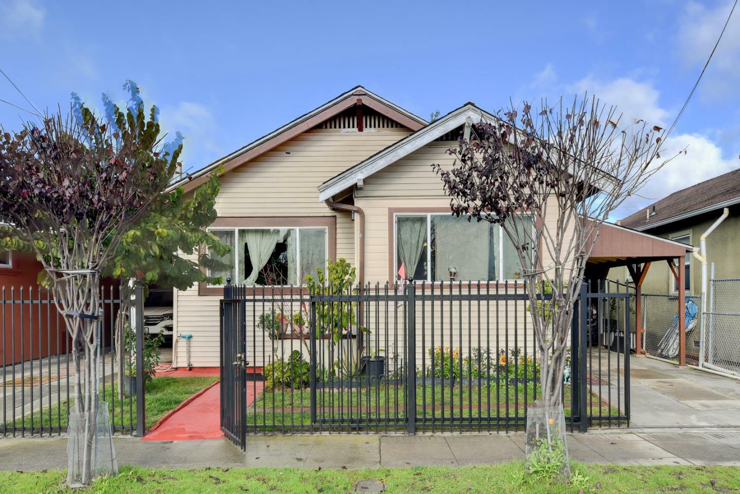 Property Photo:  1721 70th Avenue  CA 94621 