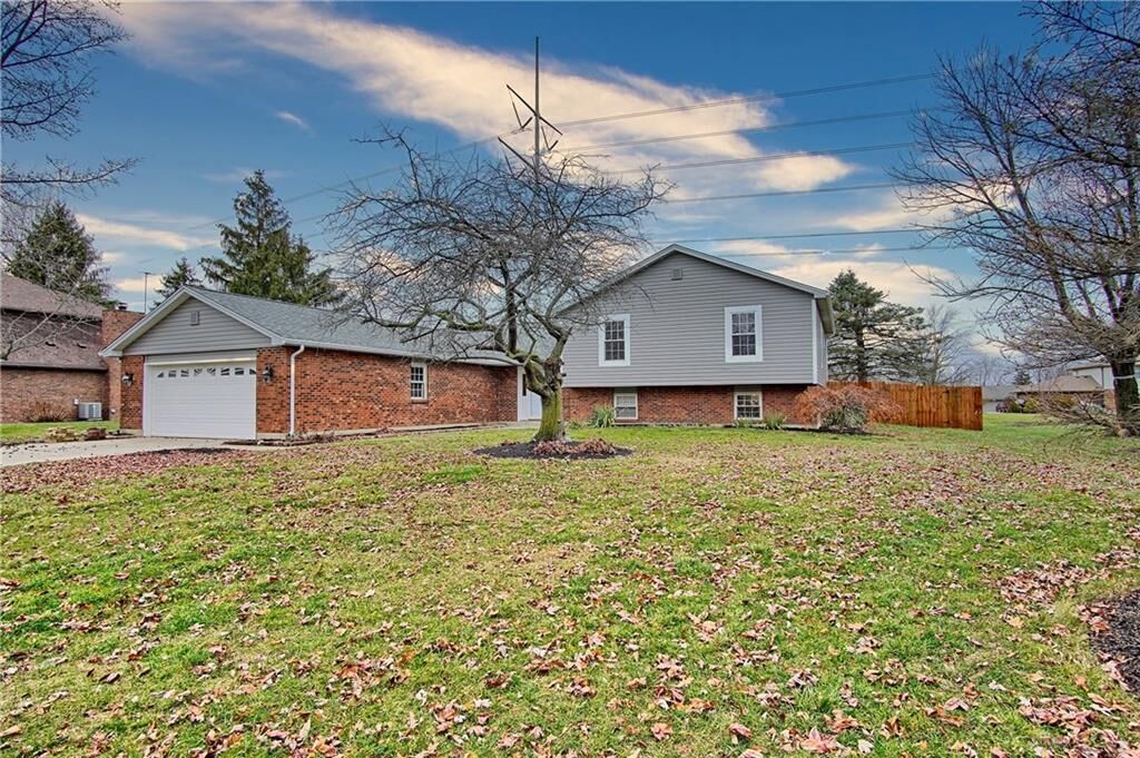 Property Photo: 6595 Roberta Drive OH 45371