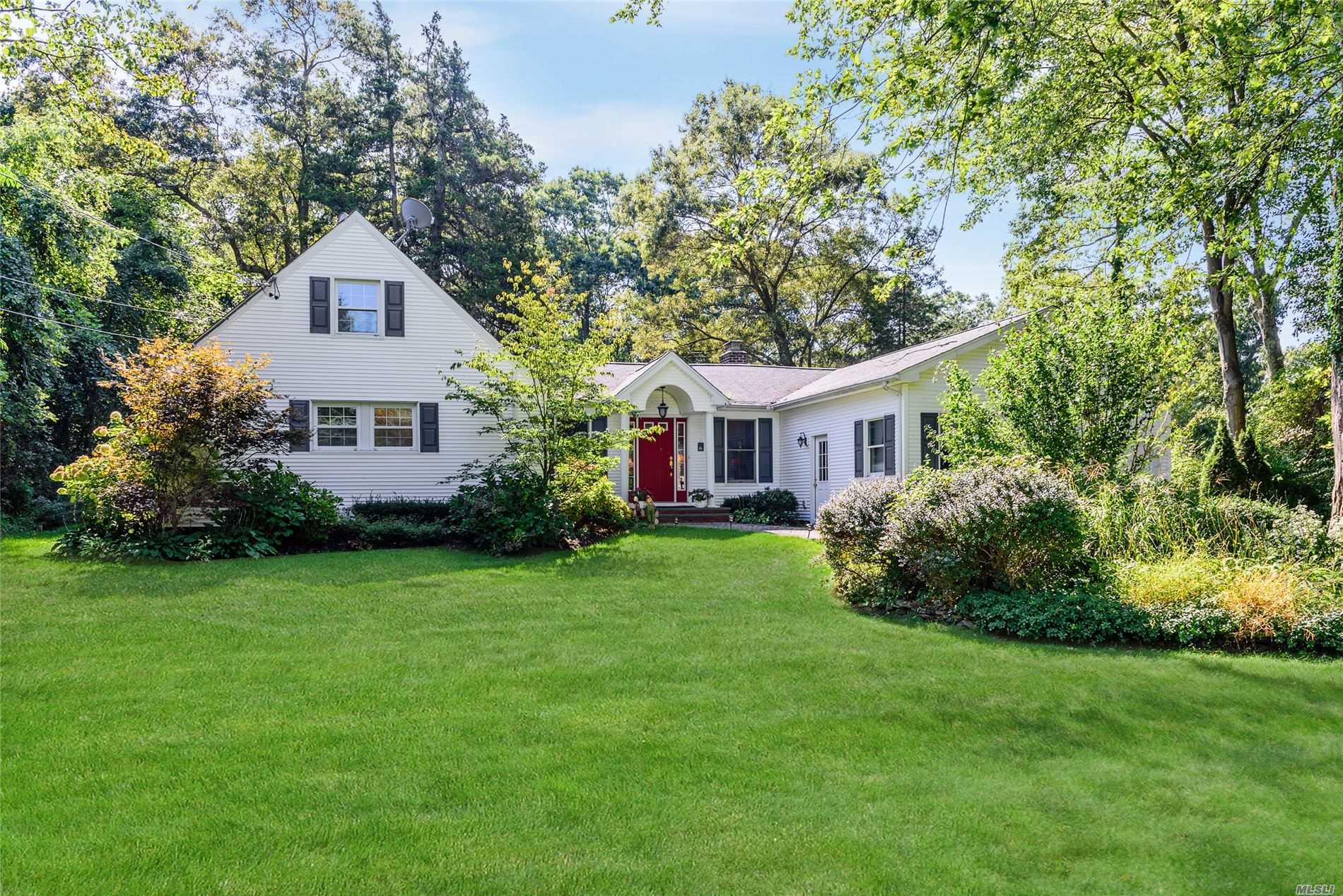 Property Photo: 16 Meadowood Court NY 11743
