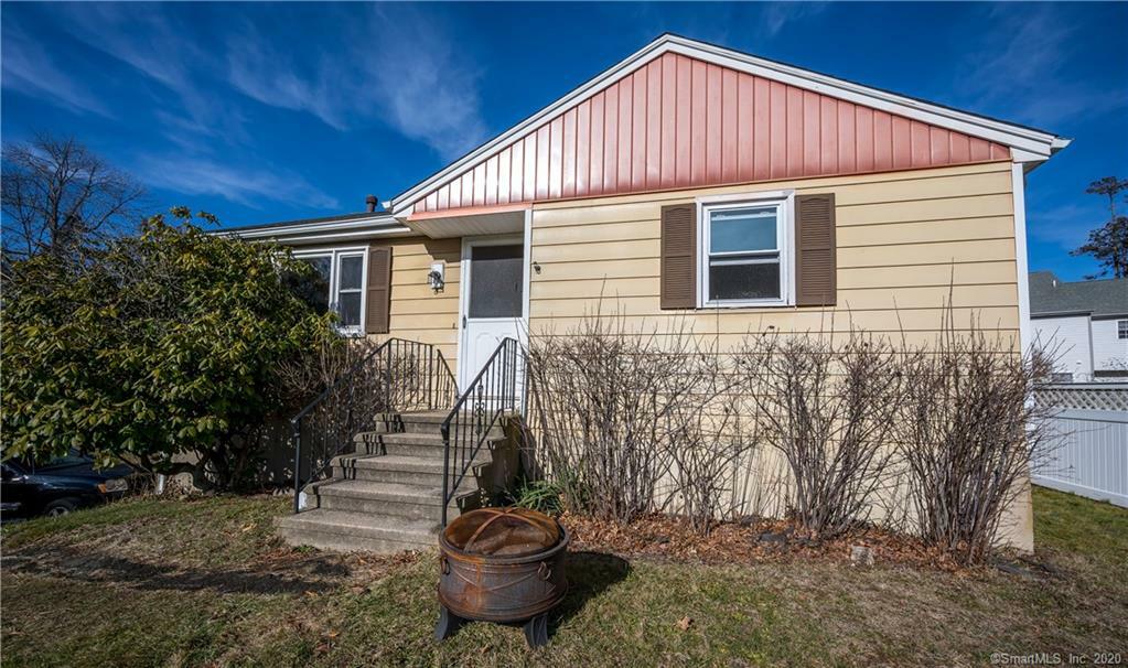 Property Photo: 6 Abbotts Lane CT 06405