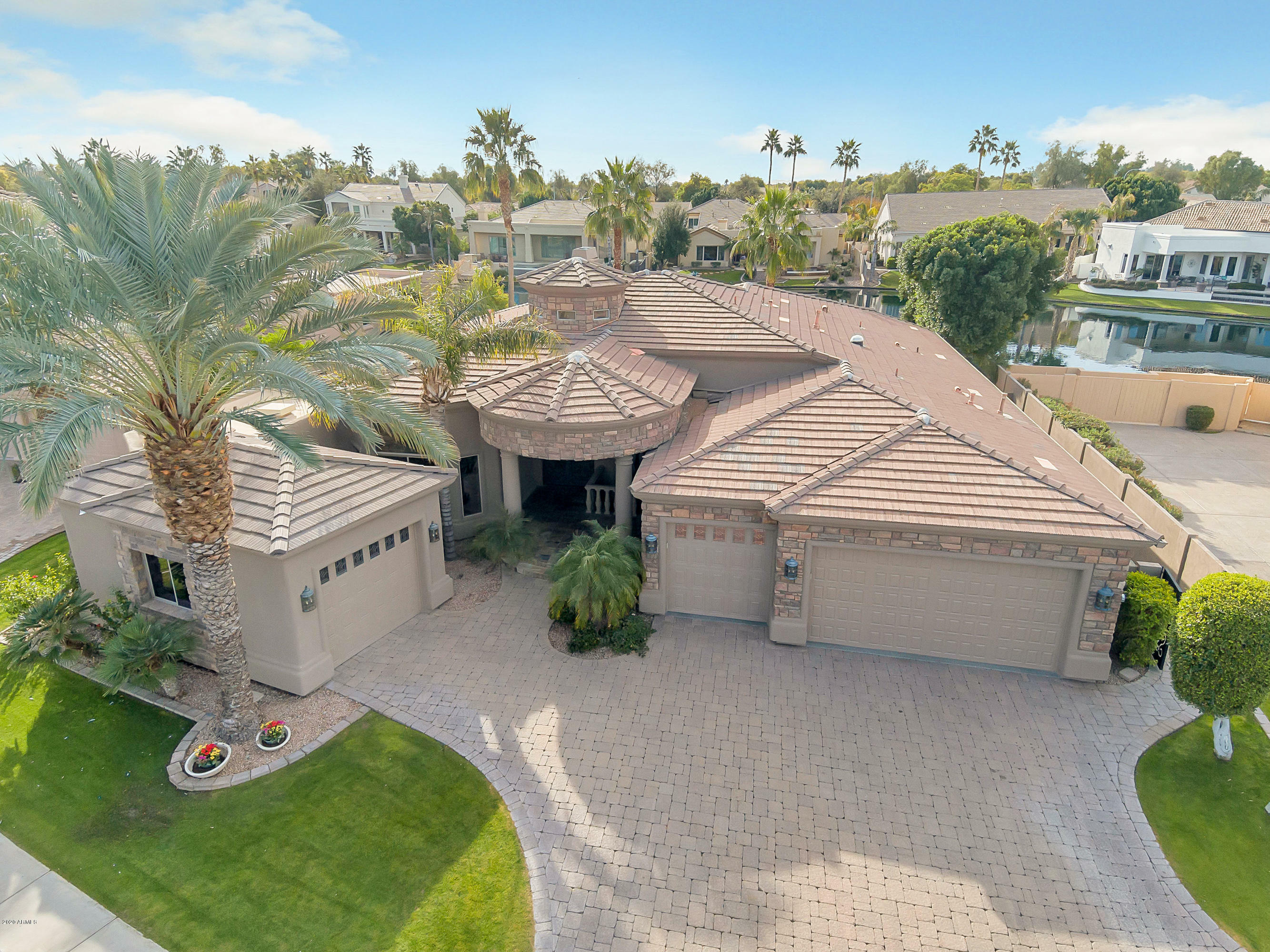 Property Photo:  663 W Aster Court  AZ 85248 