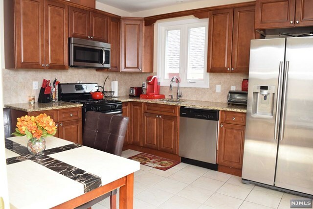 Property Photo:  26 Tappan Street 2  NJ 07032 