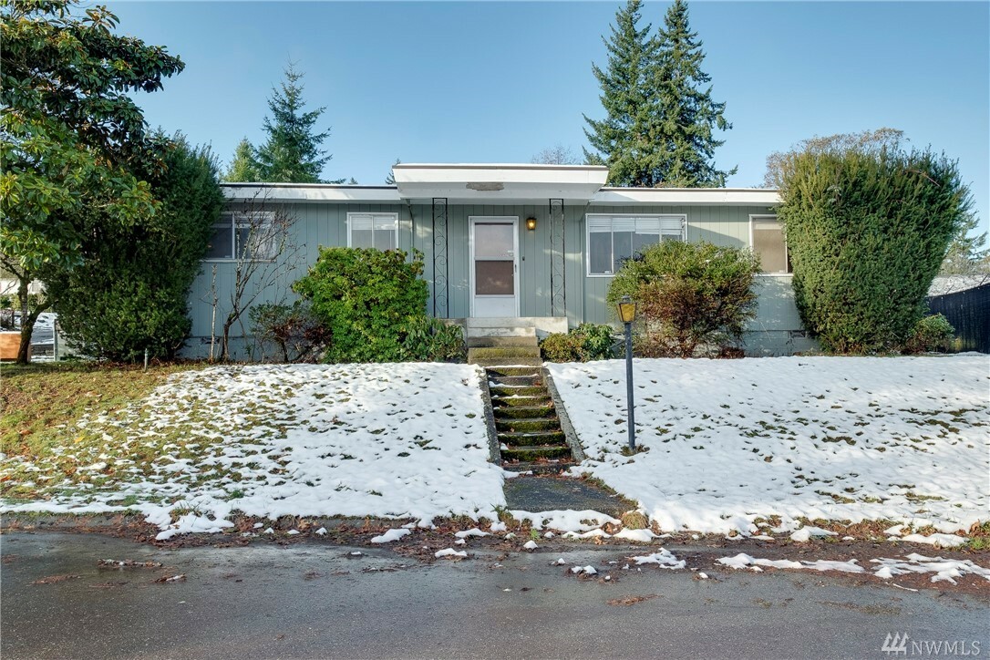 Property Photo:  5202 5th St  WA 98312 