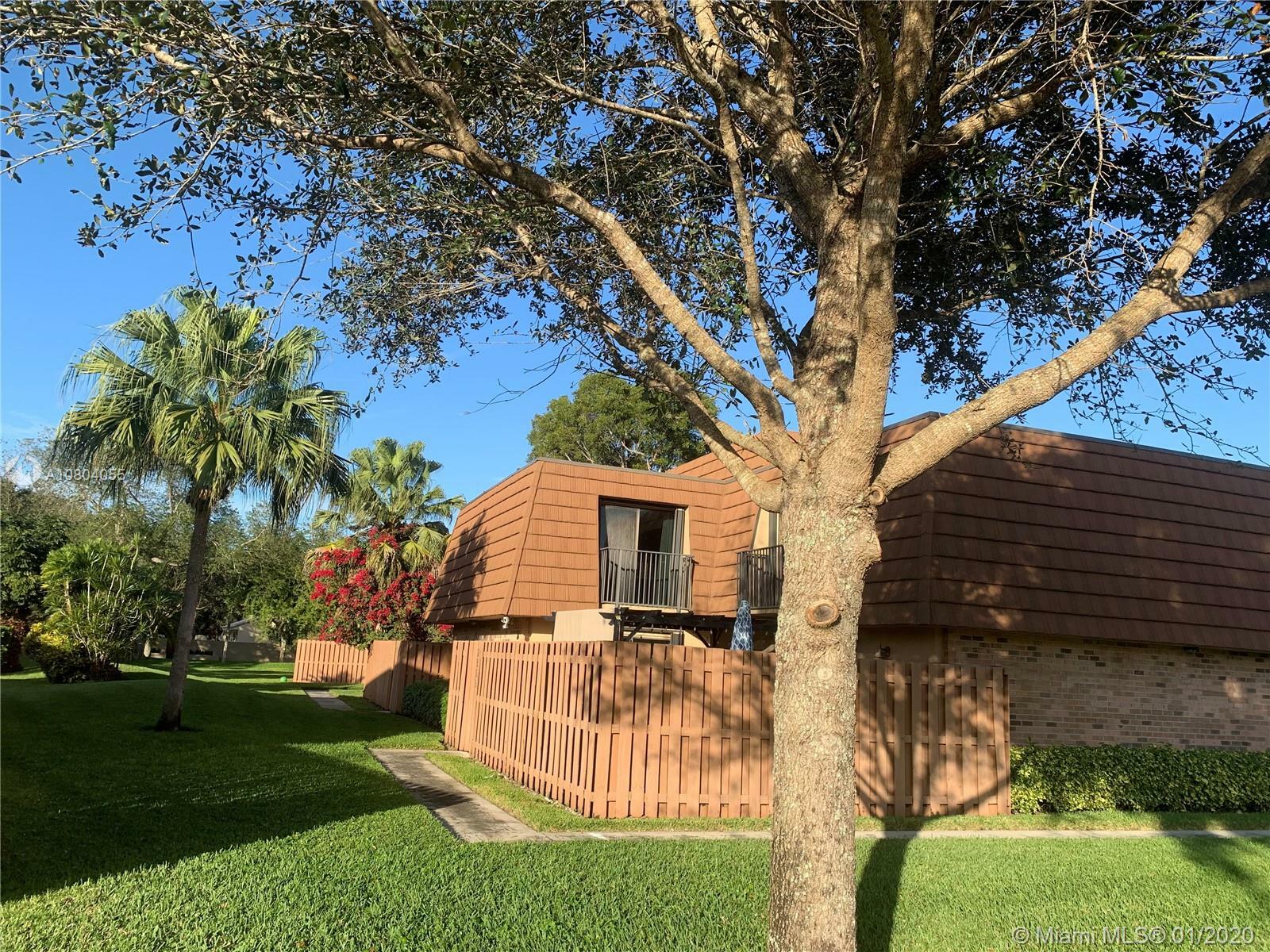 Property Photo:  2596 Lakeview Ct  FL 33026 