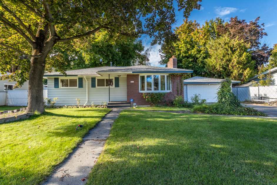 Property Photo:  8011 N Hughes Dr  WA 99208-6435 