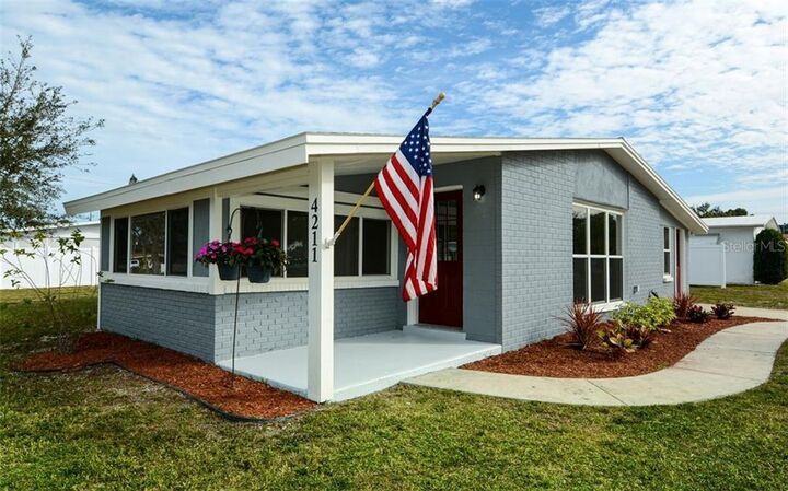 Property Photo:  4211 52nd Street Court W  FL 34209 