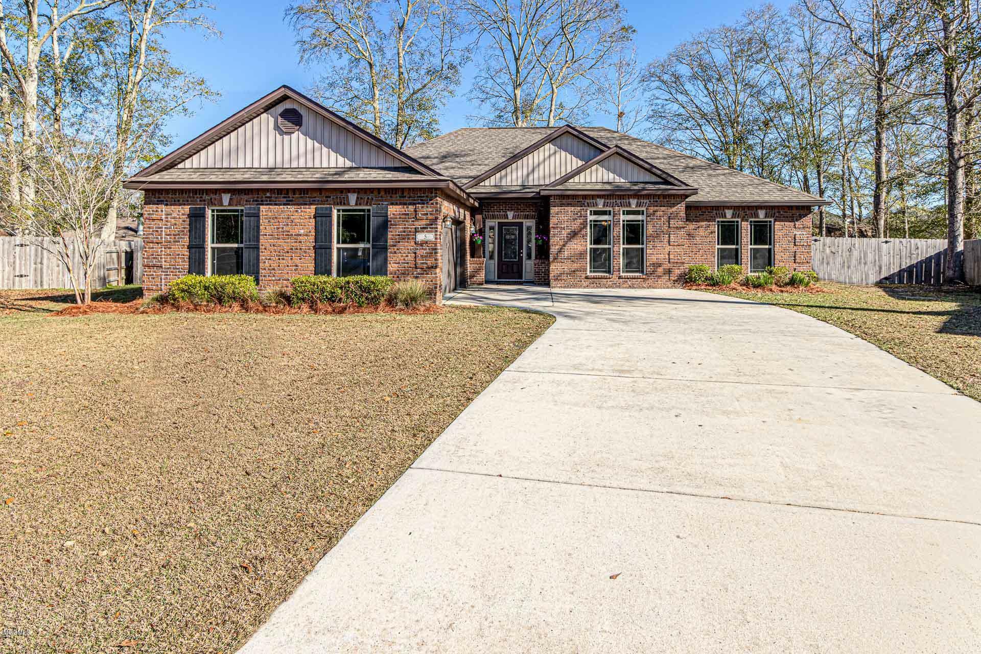 Property Photo: 5 Canterbury Lane MS 39560