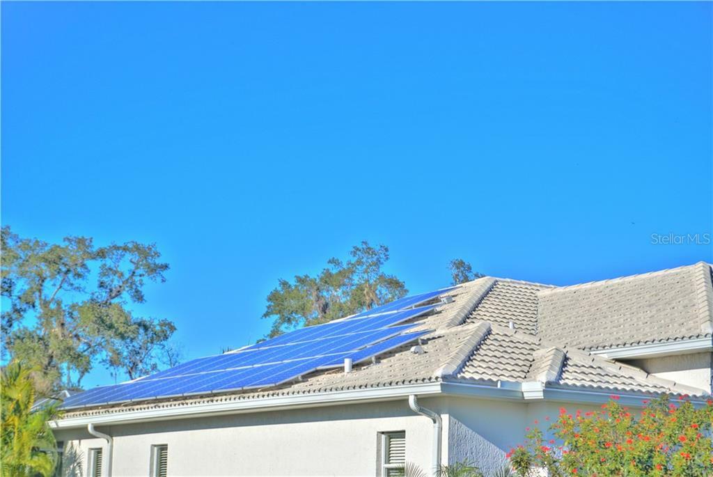 Property Photo: 826 Blue Crane Drive FL 34285