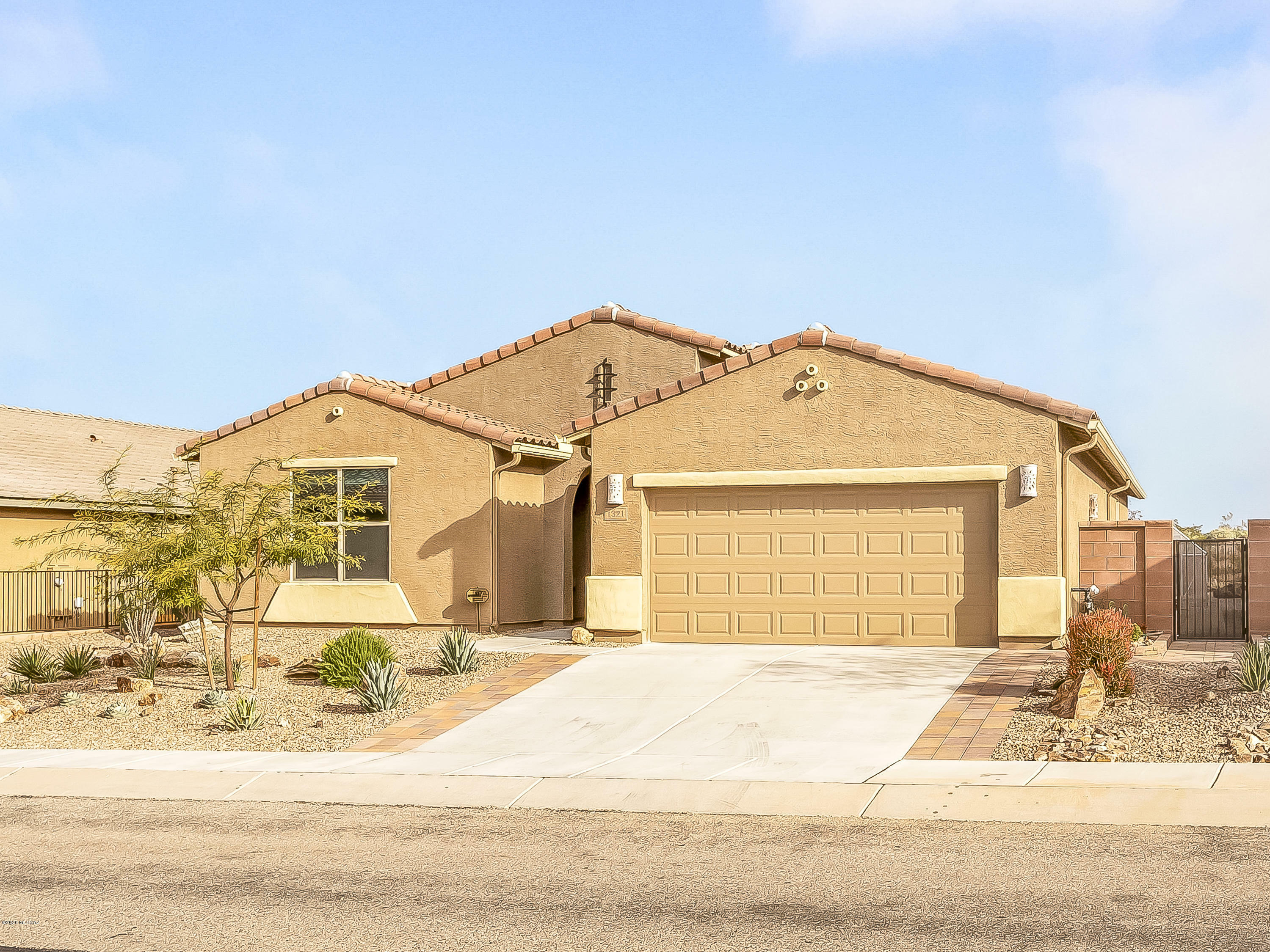Property Photo: 1321 E Stronghold Canyon Lane AZ 85629