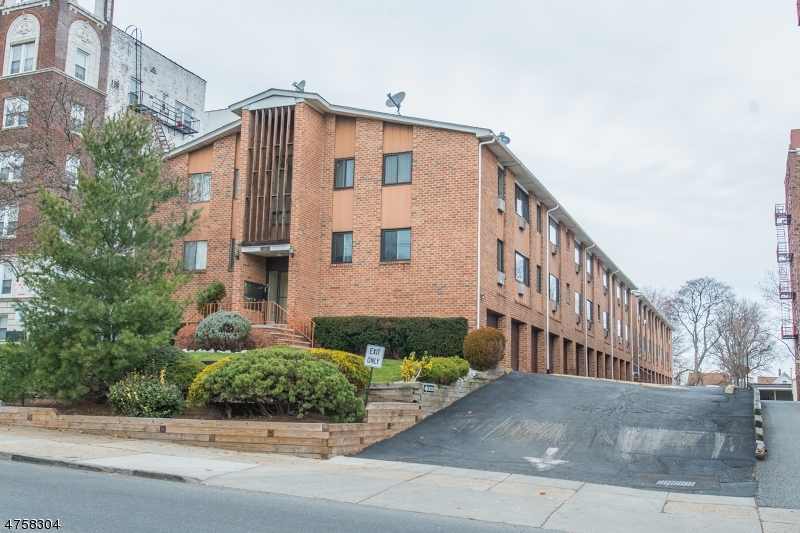 Property Photo: 159 Franklin St Apt 29 NJ 07003