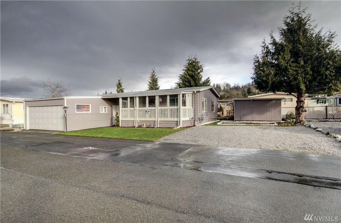 Property Photo:  1200 Lincoln St 423  WA 98229 