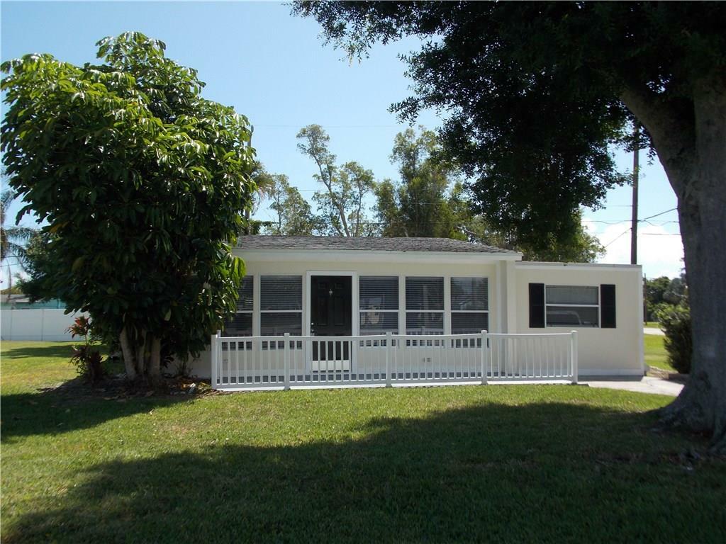 Property Photo:  1510 4th Avenue  FL 32960 