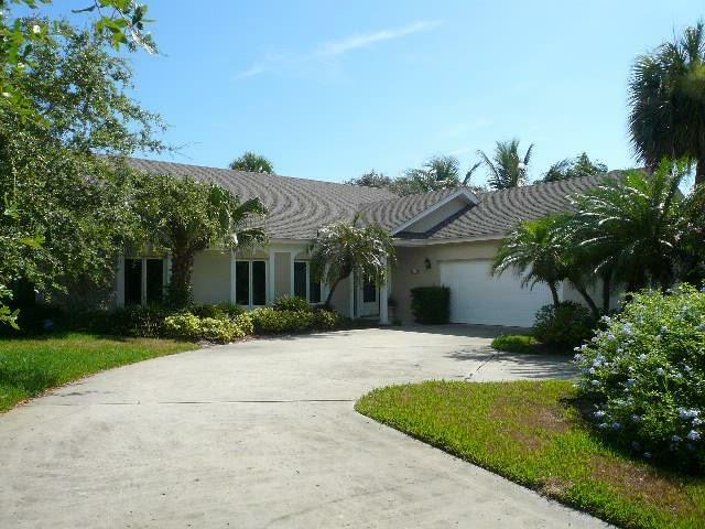 Property Photo:  1526 Shorelands Drive E  FL 32963 