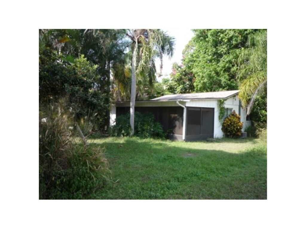 Property Photo: 3126 2nd Street FL 32968