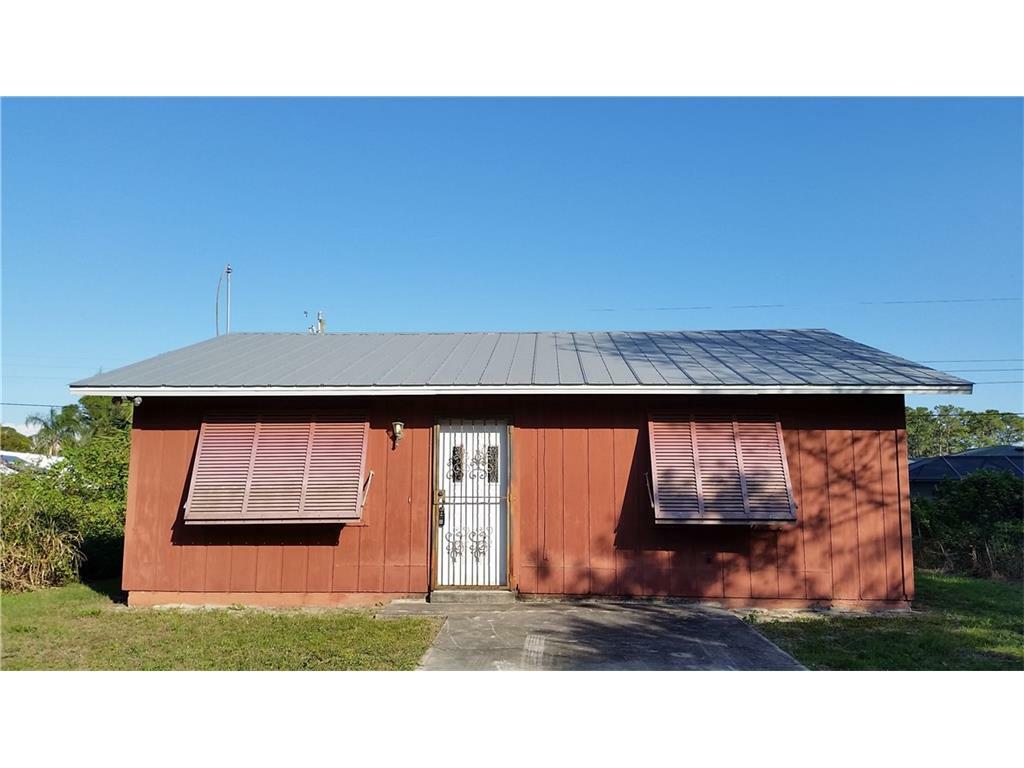 Property Photo:  746 11th Avenue SW  FL 32962 