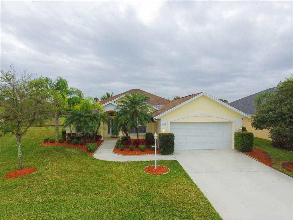 Property Photo: 5415 Temple Terrace FL 32968