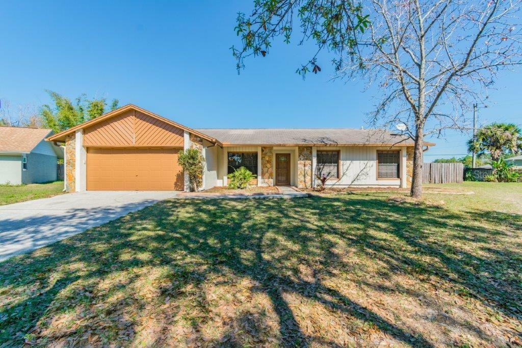 Property Photo:  13308 Hollowbend Lane  FL 33569 