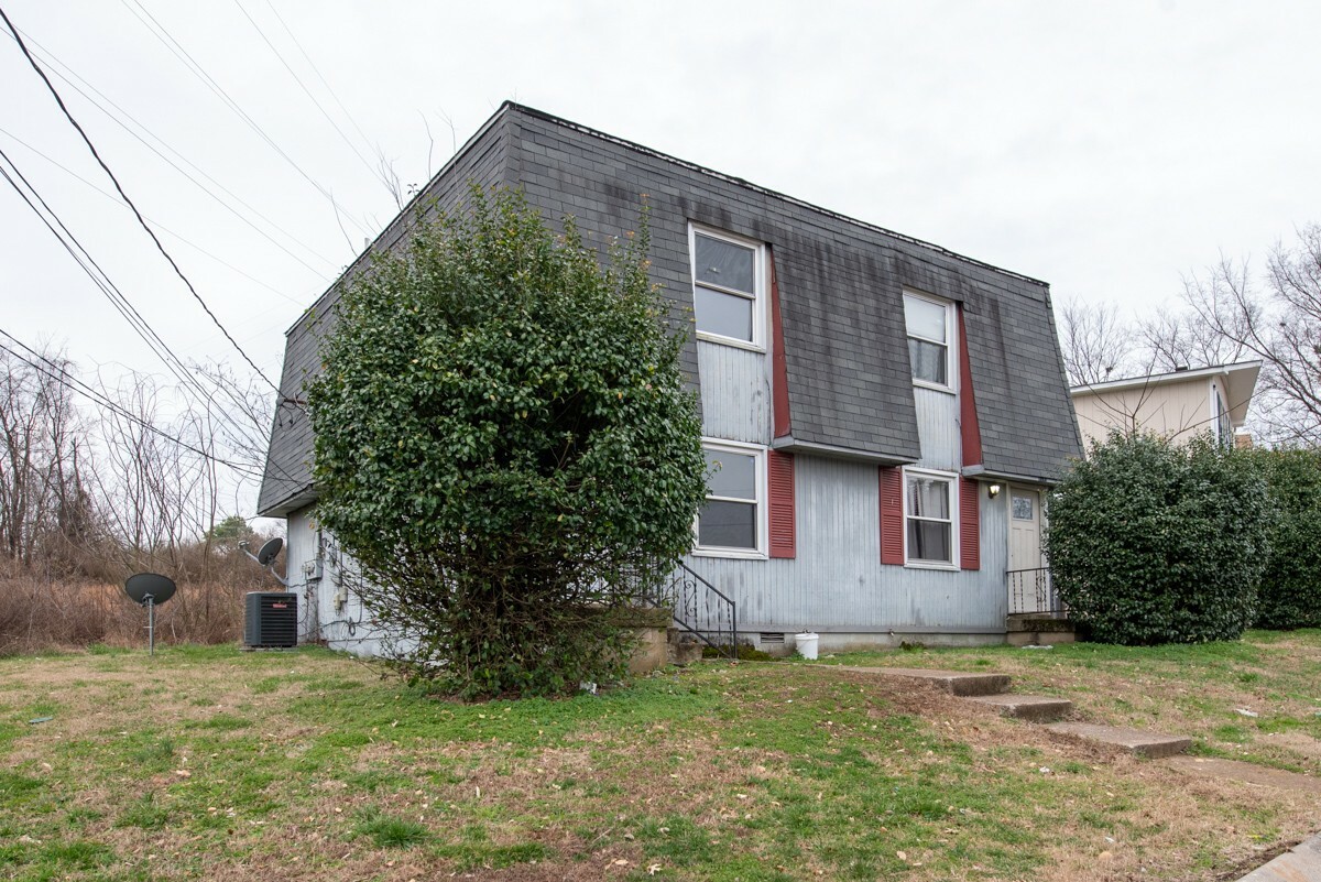 Property Photo: 2314 Oak Ct TN 37206