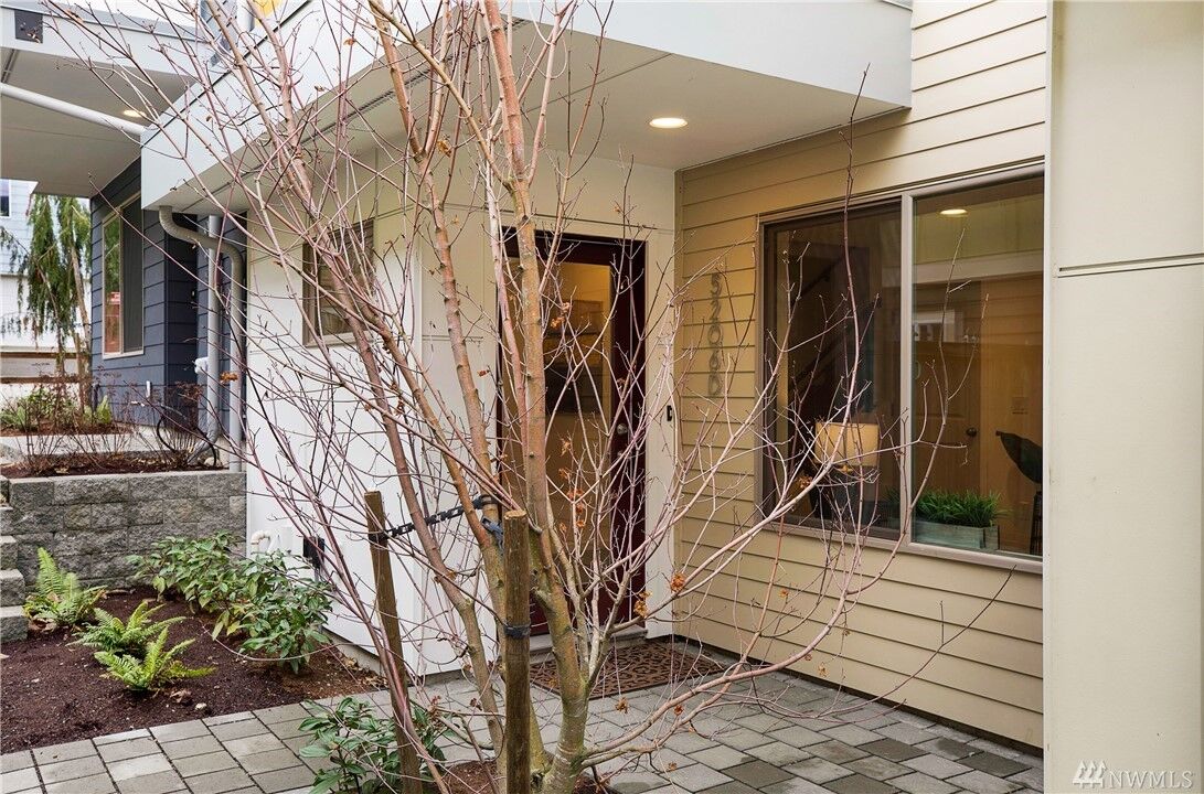 Property Photo: 5206 Delridge Way SW D WA 98106