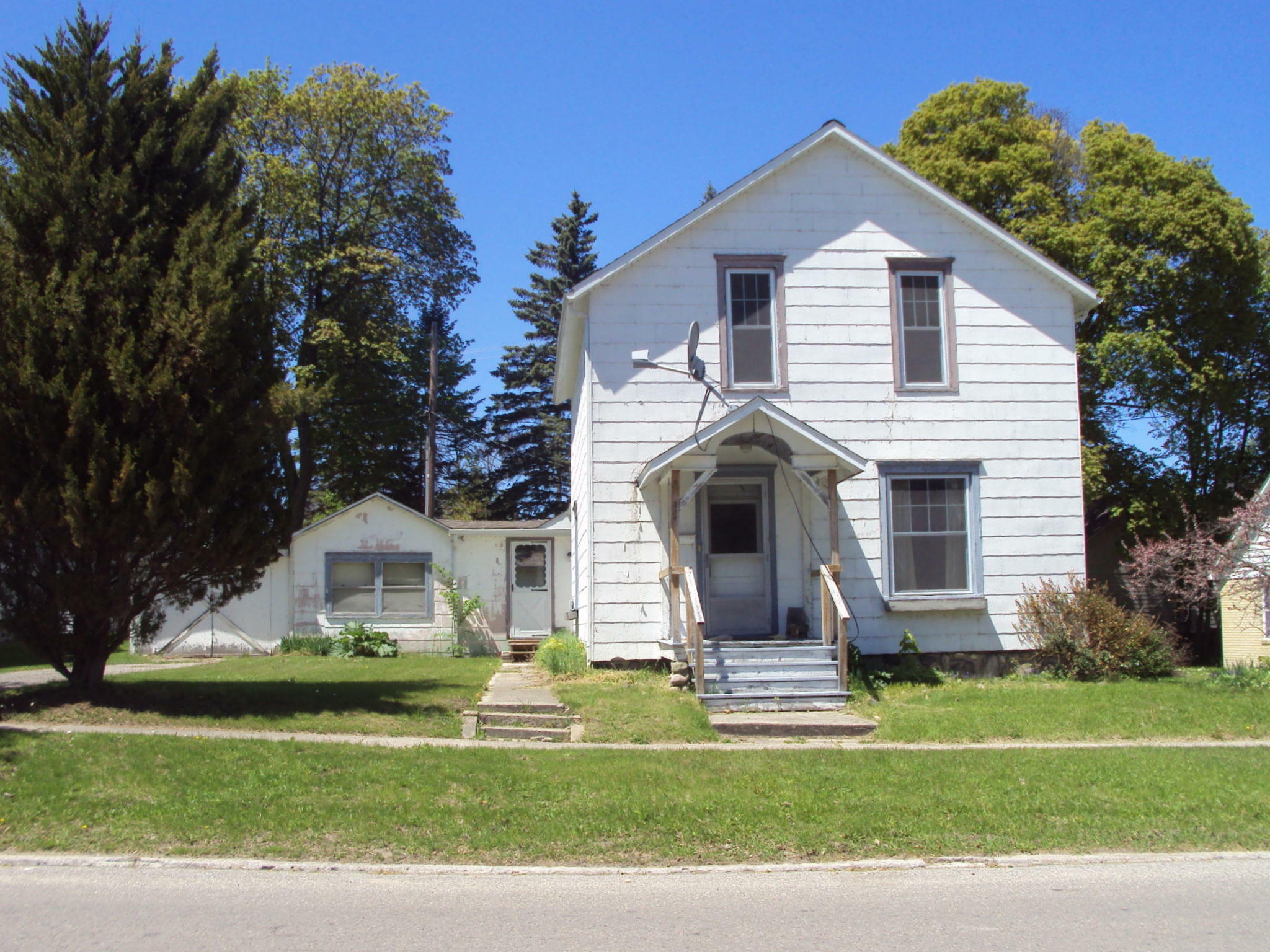 Property Photo:  332 S Huron Street  MI 49721 