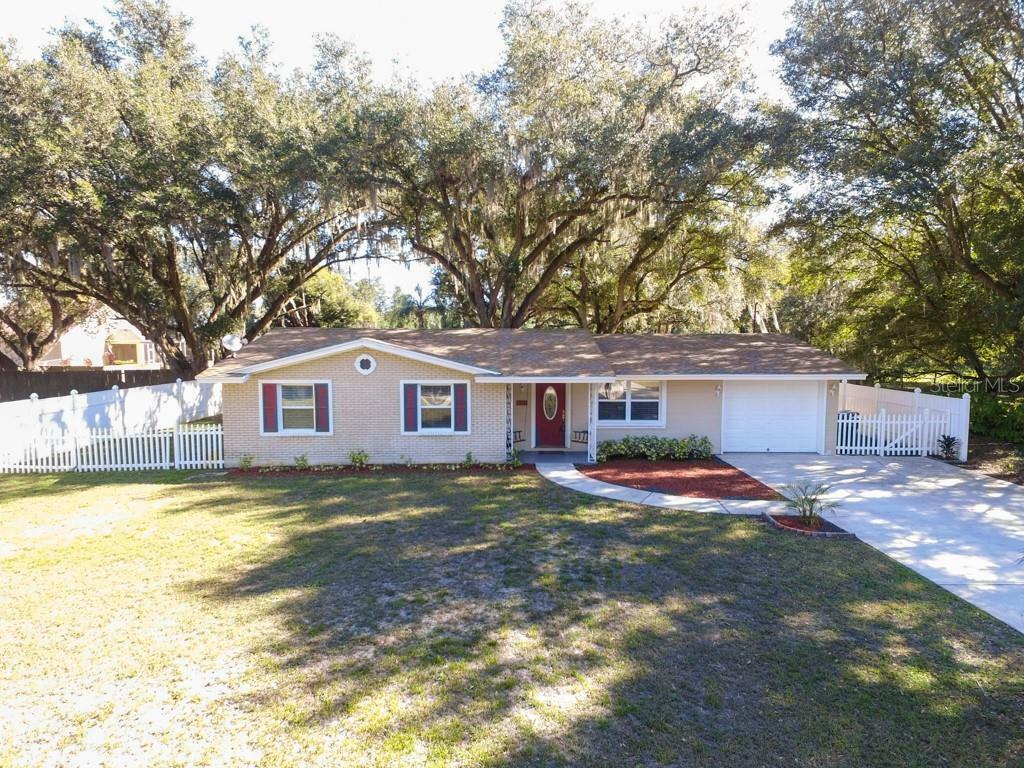 Property Photo:  4047 State Road 60 E  FL 33830 