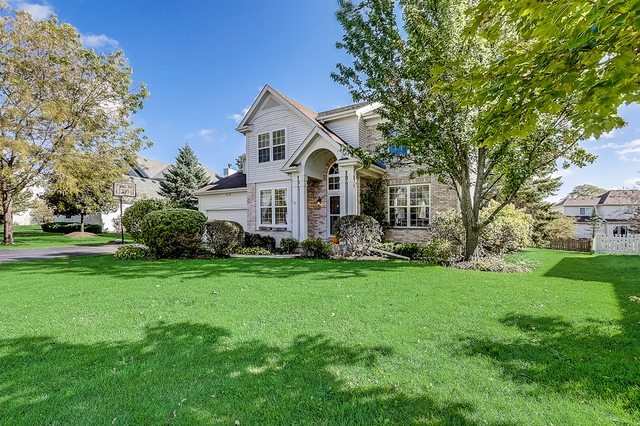 Property Photo:  412 Claridge Court  IL 60046 