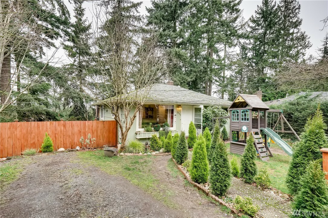 Property Photo:  1832 N 204th Place  WA 98133 