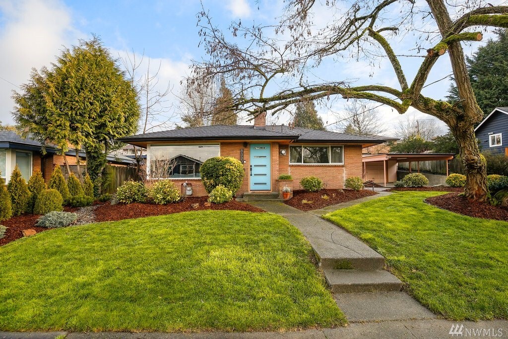 Property Photo: 8322 Wolcott Avenue S WA 98118