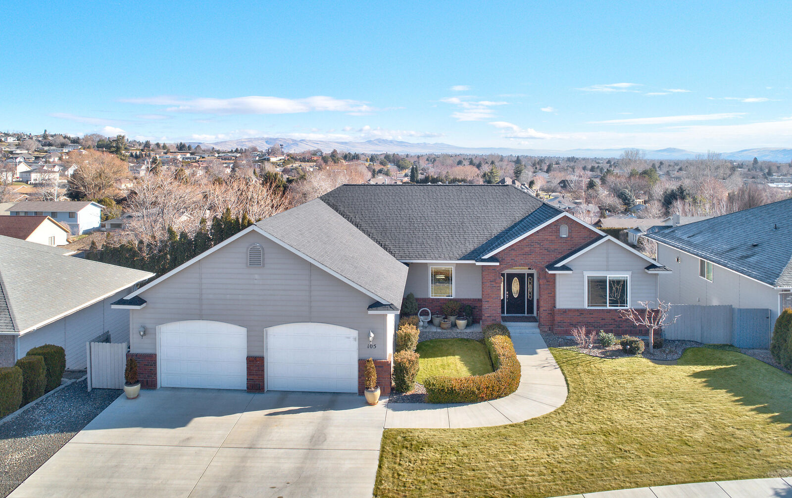 Property Photo:  105 N 78th Ave  WA 98908 