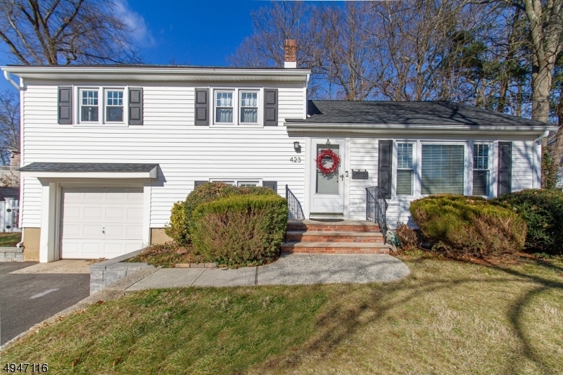 Property Photo:  423 La Grande Ave  NJ 07023 