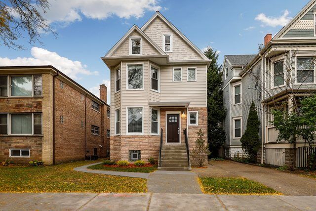 Property Photo: 4206 N Harding Avenue IL 60618
