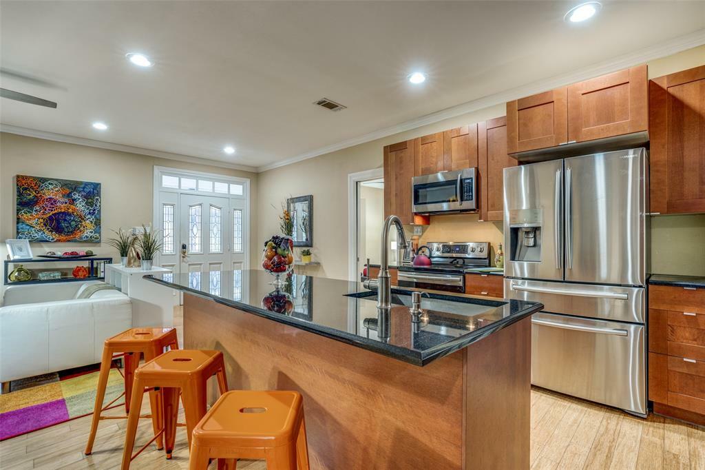 Property Photo:  3208 Cole Avenue 2304  TX 75204 