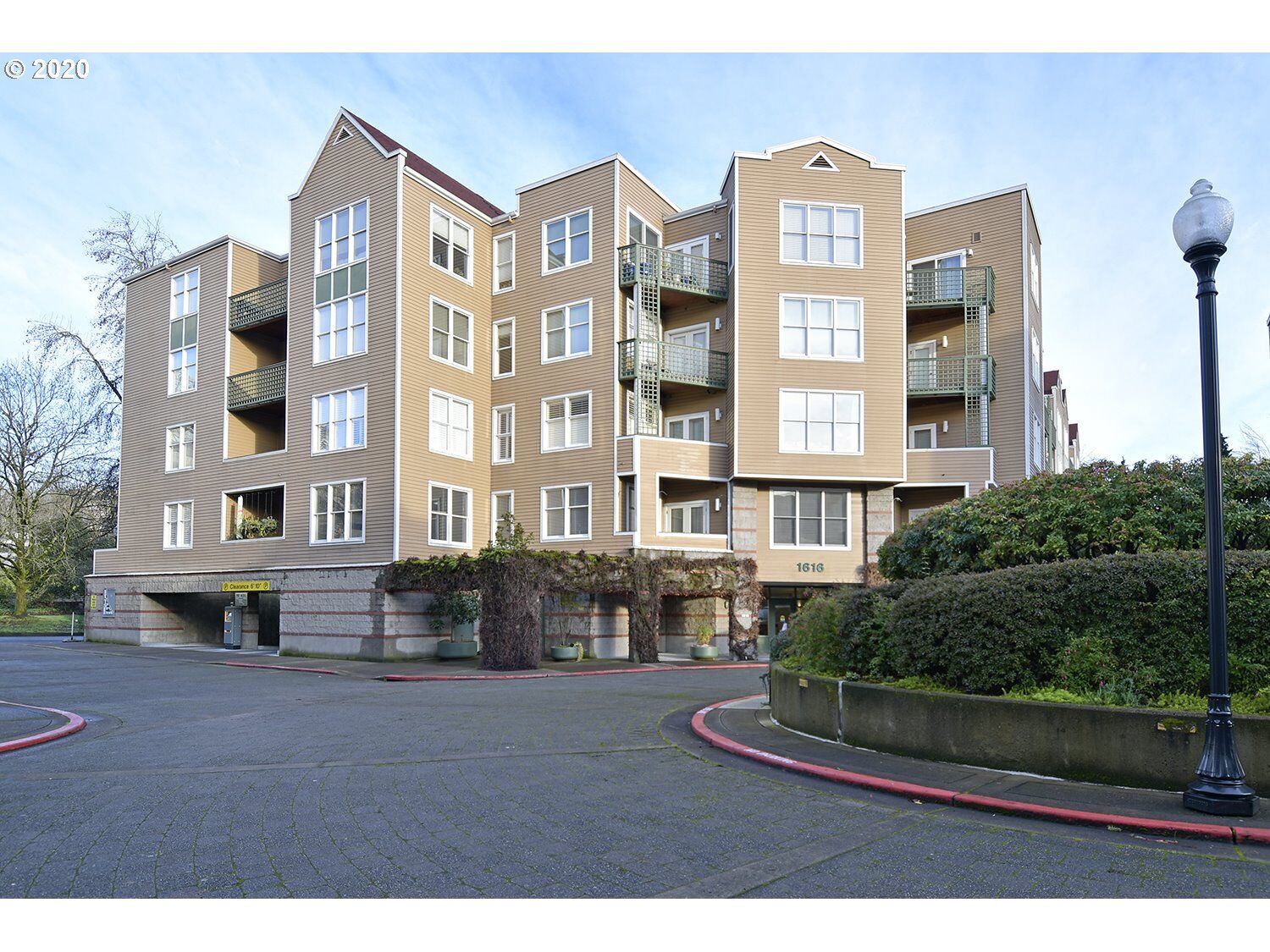 Property Photo: 1616 S Harbor Way 310 OR 97201