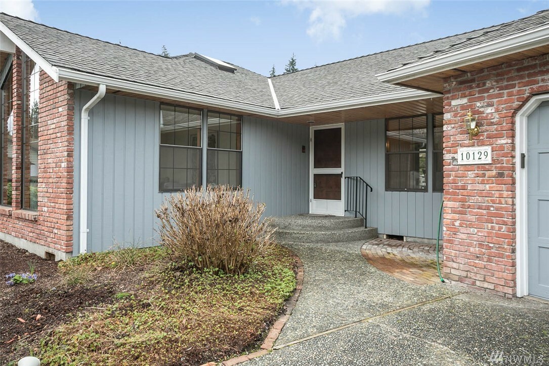 Property Photo:  10129 40th Ave SE  WA 98208 